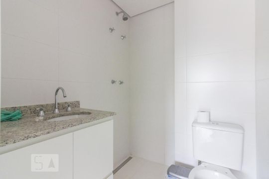 Banheiro de apartamento para alugar com 2 quartos, 55m² em Parque Peruche, São Paulo