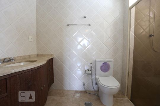 Banheiro da Suíte de apartamento para alugar com 3 quartos, 200m² em Higienópolis, São Paulo