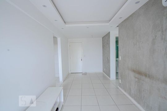 Sala de apartamento para alugar com 2 quartos, 70m² em São Francisco Xavier, Rio de Janeiro