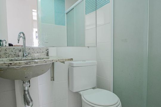 Banheiro de apartamento para alugar com 2 quartos, 70m² em São Francisco Xavier, Rio de Janeiro