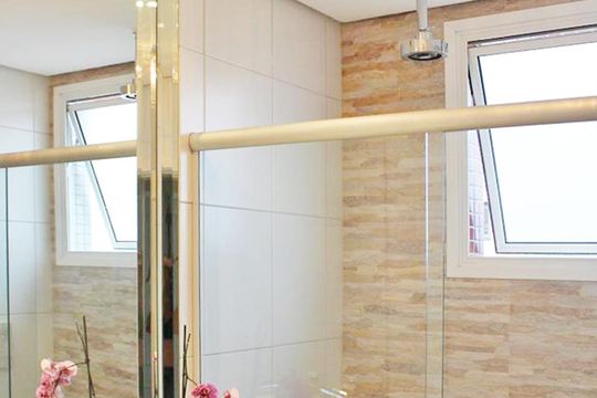 Banheiro de apartamento à venda com 2 quartos, 98m² em Mont Serrat, Porto Alegre