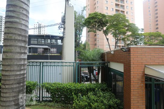 Vista da Suíte de apartamento para alugar com 3 quartos, 74m² em Jardim Ester Yolanda, São Paulo