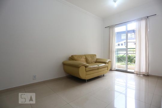 Apartamento para alugar com 3 quartos, 74m² em Jardim Ester Yolanda, São Paulo