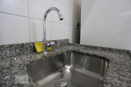 Cozinha de apartamento para alugar com 3 quartos, 74m² em Jardim Ester Yolanda, São Paulo