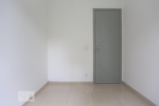 Quarto 2 de apartamento para alugar com 3 quartos, 74m² em Jardim Ester Yolanda, São Paulo