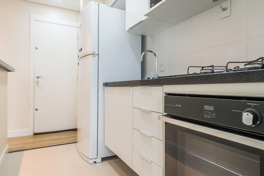 Cozinha de apartamento para alugar com 2 quartos, 62m² em Vila Isa, São Paulo