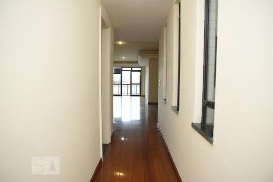 Corredor de apartamento para alugar com 4 quartos, 194m² em Jardim Guanabara, Rio de Janeiro