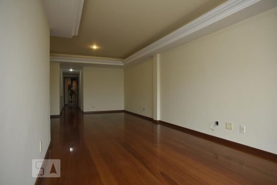 Sala de apartamento para alugar com 4 quartos, 194m² em Jardim Guanabara, Rio de Janeiro