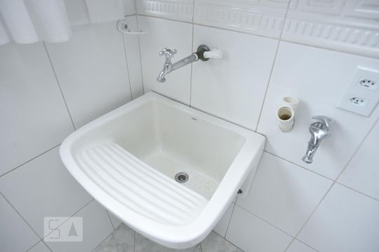 Área de Serviço de apartamento para alugar com 4 quartos, 194m² em Jardim Guanabara, Rio de Janeiro