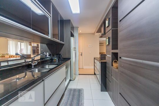 Cozinha de apartamento para alugar com 3 quartos, 111m² em Cidade São Francisco, São Paulo