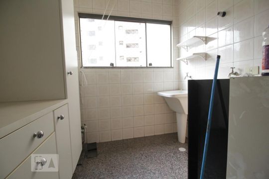 Área de serviço de apartamento para alugar com 4 quartos, 161m² em Vila Suzana, São Paulo
