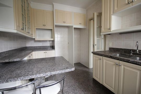 Cozinha de apartamento para alugar com 4 quartos, 161m² em Vila Suzana, São Paulo