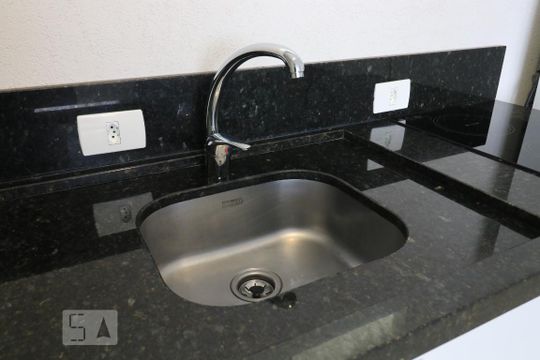 Cozinha de apartamento para alugar com 1 quarto, 35m² em São Francisco, Curitiba