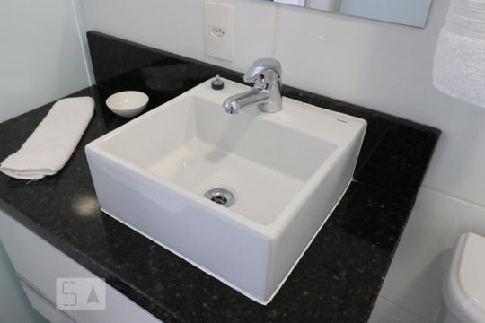 Banheiro Social de apartamento para alugar com 1 quarto, 35m² em São Francisco, Curitiba