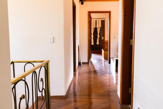 Corredor dos Quartos de casa à venda com 4 quartos, 540m² em Jardim da Saúde, São Paulo