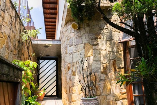 Entrada de casa para alugar com 4 quartos, 540m² em Jardim da Saúde, São Paulo