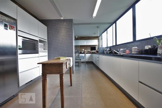 Cozinha de apartamento à venda com 4 quartos, 511m² em Vila Suzana, São Paulo