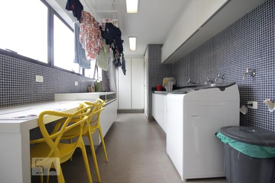 Área de serviço de apartamento à venda com 4 quartos, 511m² em Vila Suzana, São Paulo