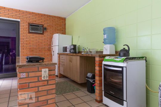 Cozinha de casa para alugar com 3 quartos, 200m² em Independência, Porto Alegre