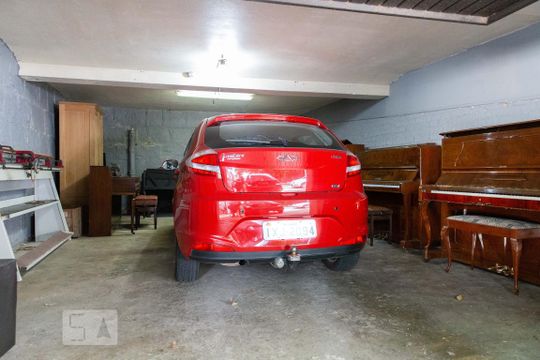 Garagem de casa para alugar com 3 quartos, 200m² em Independência, Porto Alegre