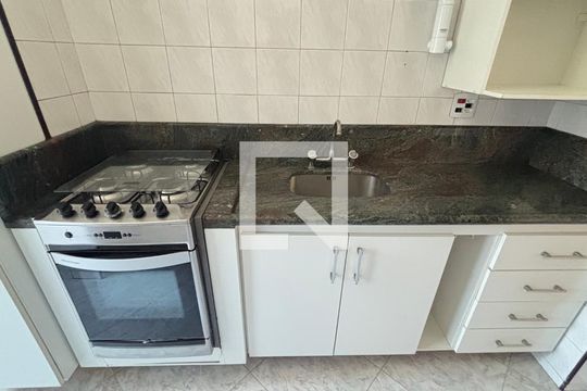 Cozinha de apartamento para alugar com 3 quartos, 75m² em Vila Valparaíso, Santo André