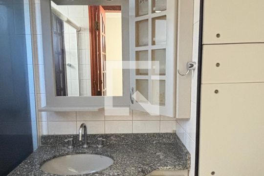 Banheiro da Suíte de apartamento para alugar com 3 quartos, 75m² em Vila Valparaíso, Santo André