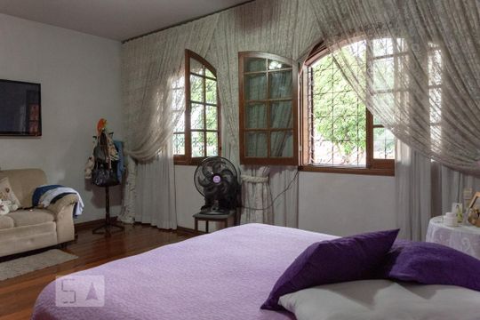 Quarto 1 de casa para alugar com 4 quartos, 360m² em Vila Cloris, Belo Horizonte
