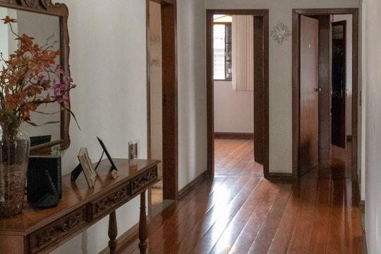 Casa para alugar com 4 quartos, 360m² em Vila Cloris, Belo Horizonte