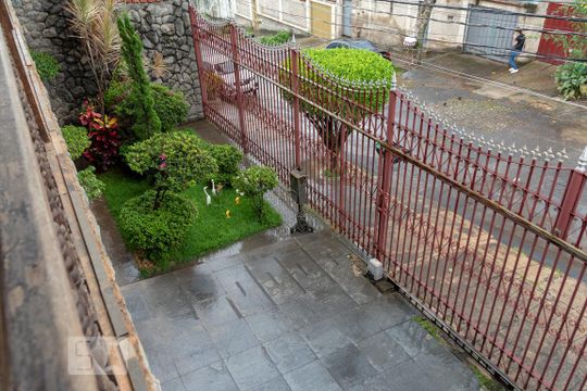 Entrada de casa para alugar com 4 quartos, 360m² em Vila Cloris, Belo Horizonte