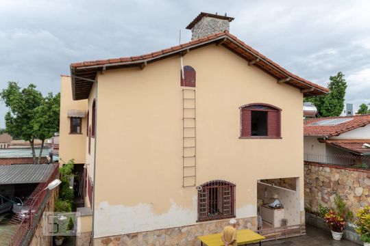 Casa para alugar com 4 quartos, 360m² em Vila Cloris, Belo Horizonte