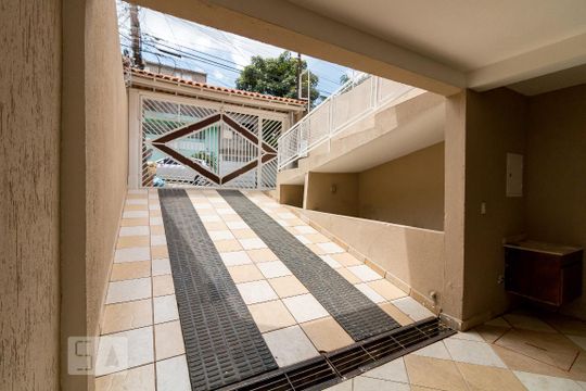 Rampa da garagem de casa para alugar com 3 quartos, 193m² em Jardim São Francisco, Guarulhos