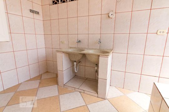 Área de serviço de casa para alugar com 3 quartos, 193m² em Jardim São Francisco, Guarulhos