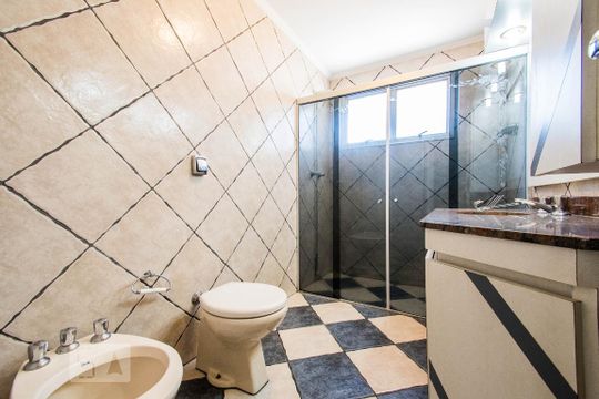 Banheiro 2 de apartamento à venda com 3 quartos, 320m² em Vila Brasílio Machado, São Paulo