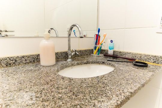Banheiro de apartamento à venda com 2 quartos, 53m² em Jardim Modelo, São Paulo