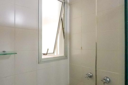 Banheiro de apartamento para alugar com 3 quartos, 64m² em Cambuci, São Paulo
