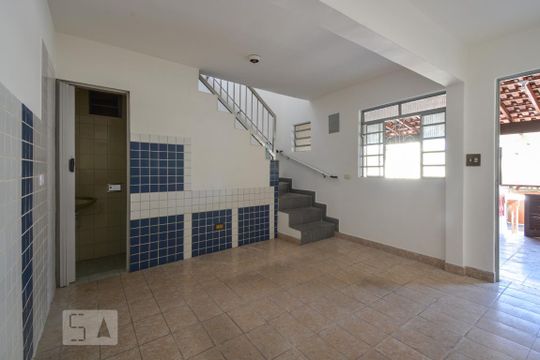 Casa para alugar com 2 quartos, 110m² em Taboão, Diadema