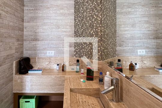 Banheiro da Suíte 2 de apartamento à venda com 3 quartos, 250m² em Indianópolis, São Paulo