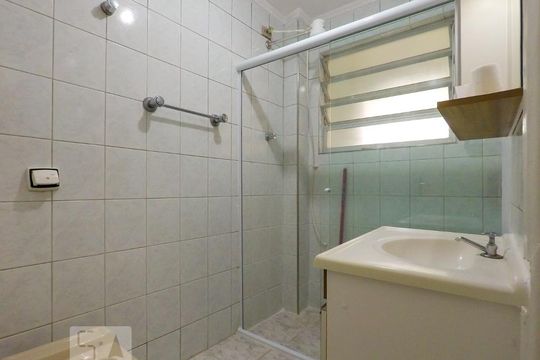 Banheiro de apartamento à venda com 2 quartos, 64m² em Liberdade, São Paulo