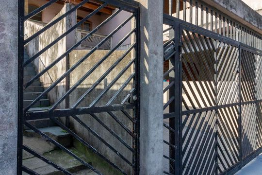 Fachada de casa à venda com 2 quartos, 85m² em Jardim Maringá, São Paulo