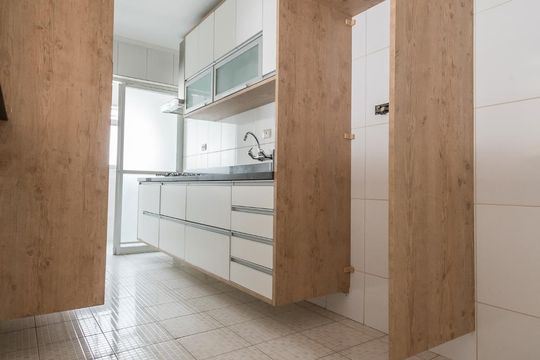 Cozinha de apartamento para alugar com 3 quartos, 82m² em Jardim Itapeva, São Paulo