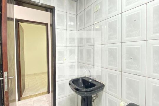 Banheiro Social de apartamento para alugar com 2 quartos, 64m² em Vila Rio, Guarulhos