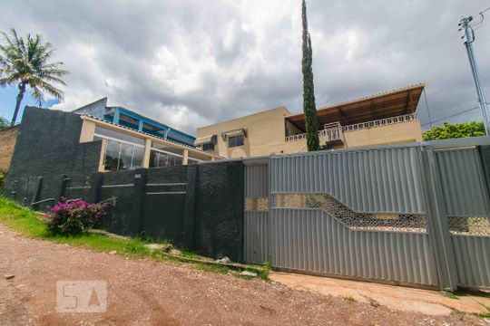 Fachada de casa à venda com 4 quartos, 120m² em Vicente Peres, Brasília