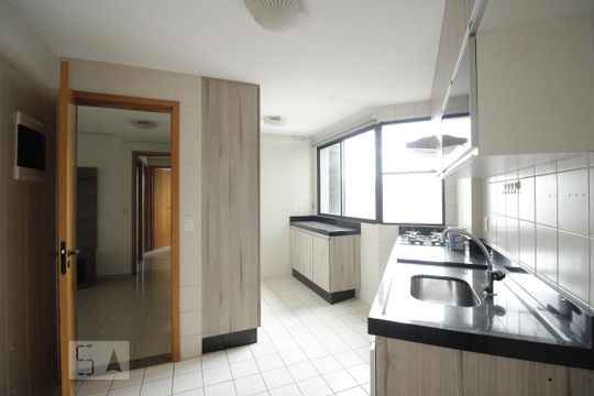 Cozinha de apartamento para alugar com 3 quartos, 80m² em Águas Claras, Brasília