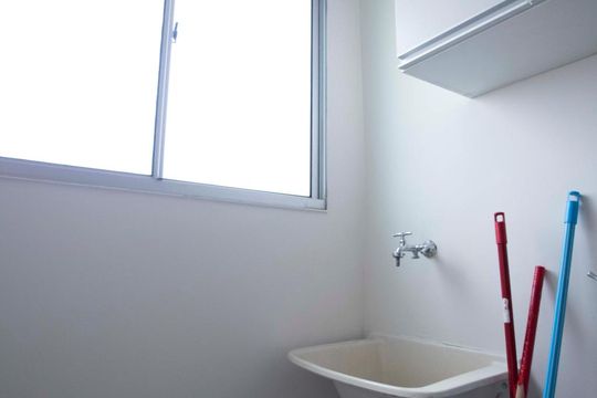 lavanderia de apartamento para alugar com 2 quartos, 45m² em Vila Carminha, Campinas