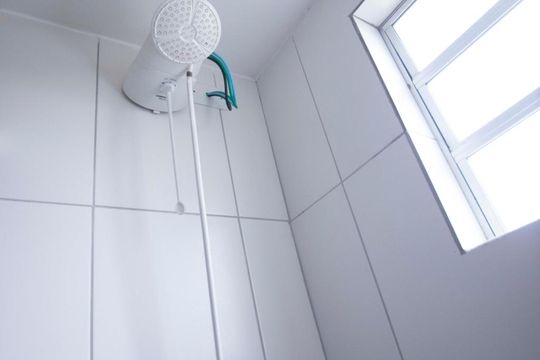 banheiro de apartamento para alugar com 2 quartos, 45m² em Vila Carminha, Campinas