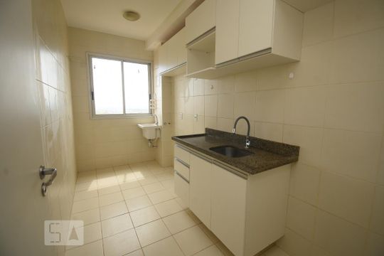Cozinha e Área de Serviço de apartamento para alugar com 2 quartos, 55m² em Samambaia Sul (samambaia), Brasília