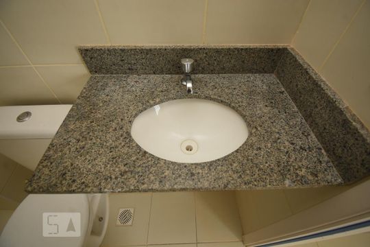Banheiro 2 de apartamento para alugar com 2 quartos, 55m² em Samambaia Sul (samambaia), Brasília