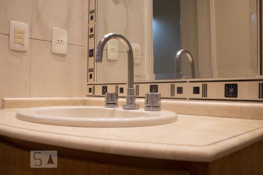 Banheiro da Suíte de apartamento à venda com 2 quartos, 170m² em Laranjeiras, Rio de Janeiro
