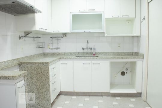 Cozinha de apartamento à venda com 2 quartos, 170m² em Laranjeiras, Rio de Janeiro