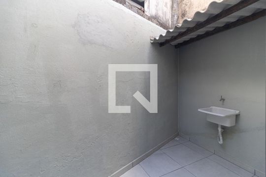 Vista do Quarto de casa para alugar com 1 quarto, 40m² em Vila Natália, São Paulo